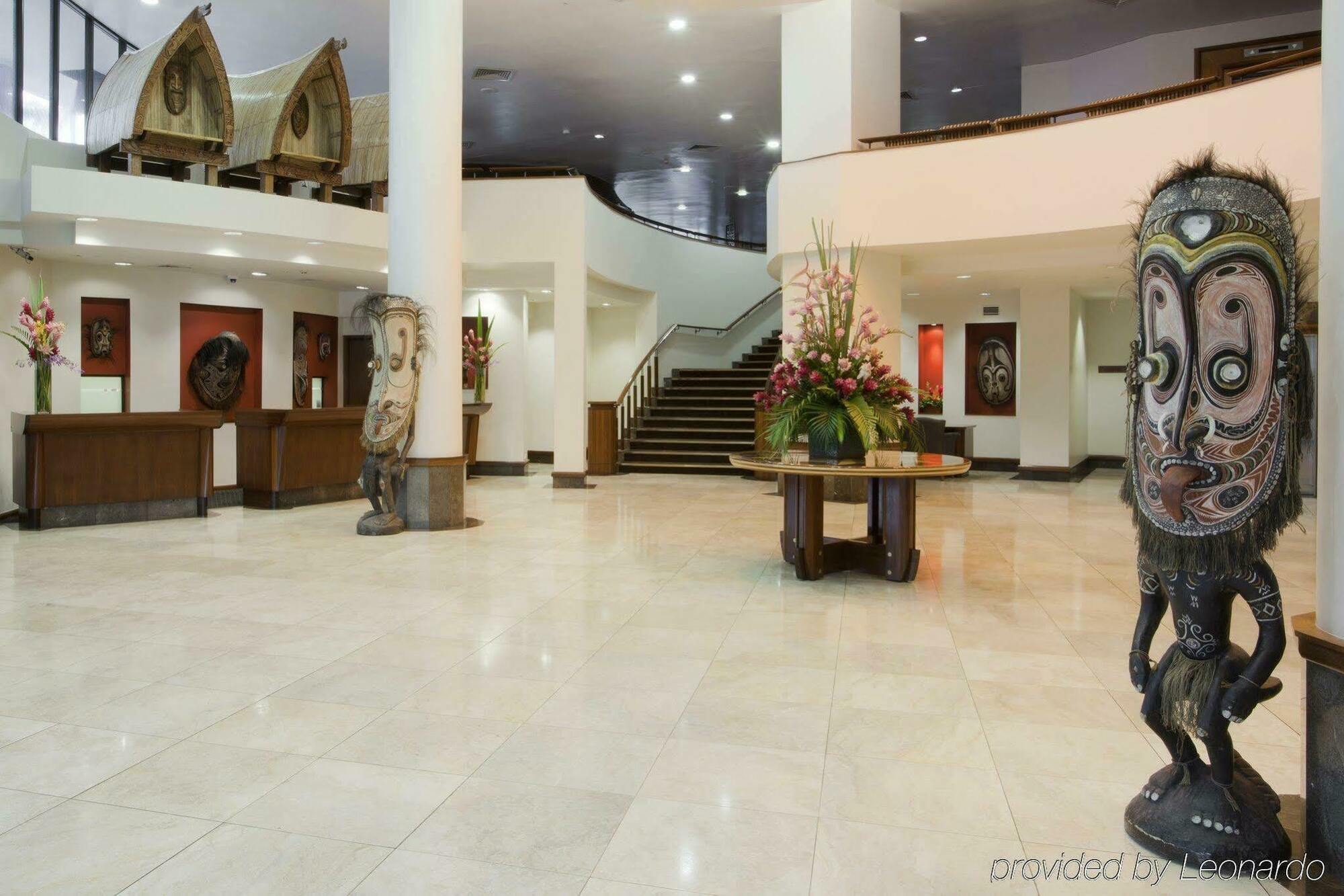 Crown Hotel Port Moresby Dalaman gambar